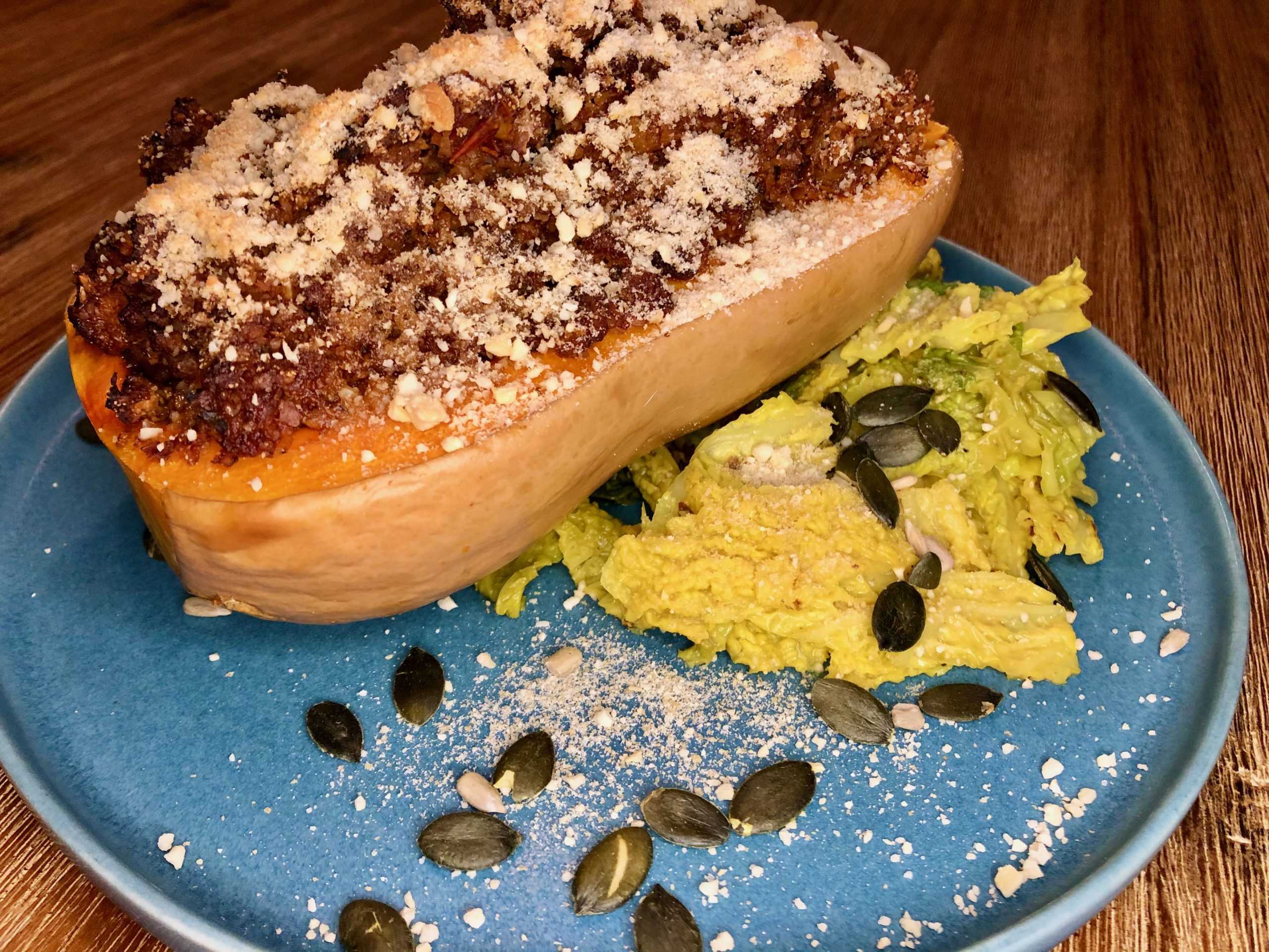 HeartAndSoul-EasyVeganLiving-GefüllterKürbisMitWirsinggemüse2