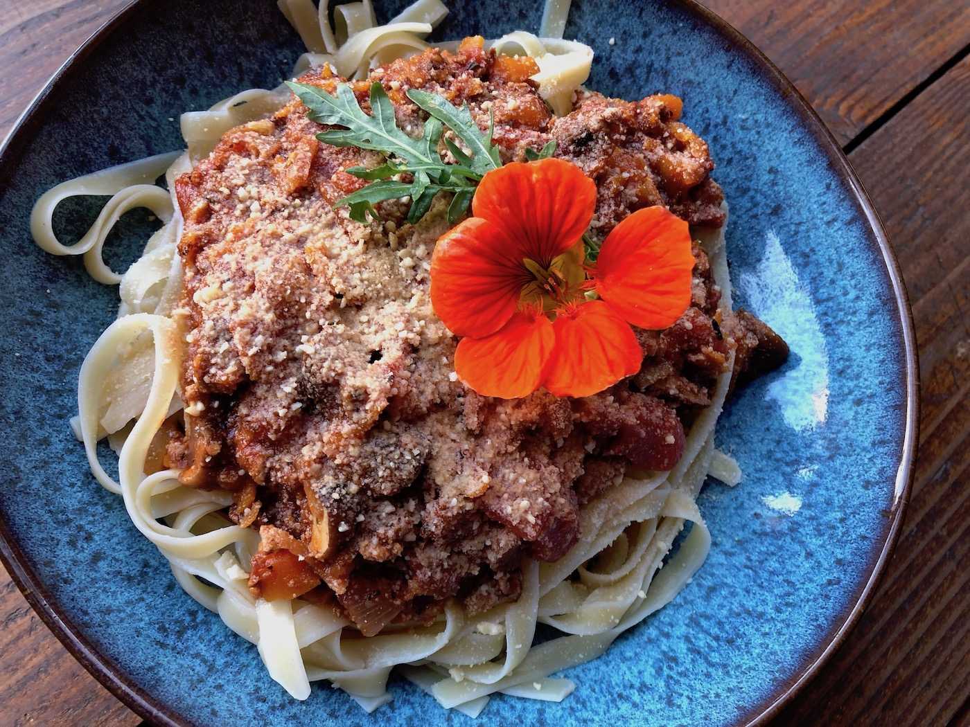 HeartAndSoul-EasyVeganLiving-SpaghettiBolognese2