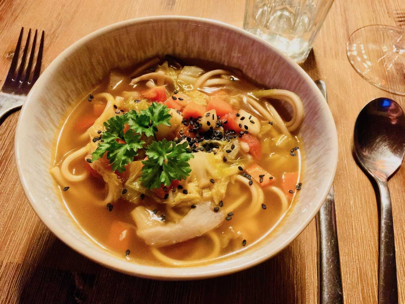 Japanische Udonnudel Suppe