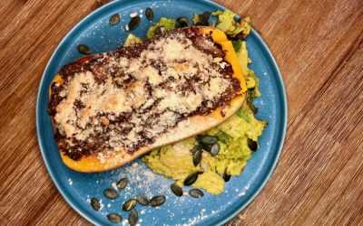 Gefüllter Kürbis auf Wirsing-Gemüse